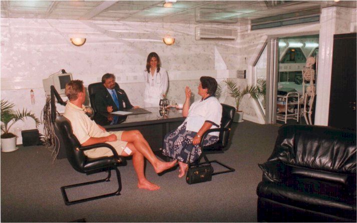 Consultation at Aculaser Institute